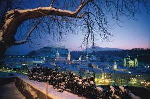 Vista romantica su Salisburgo durante il Natale