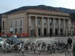La stazione dei treni, nel centro di Bolzano