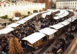 Le inconfondibili casette del Mercatino di Trento